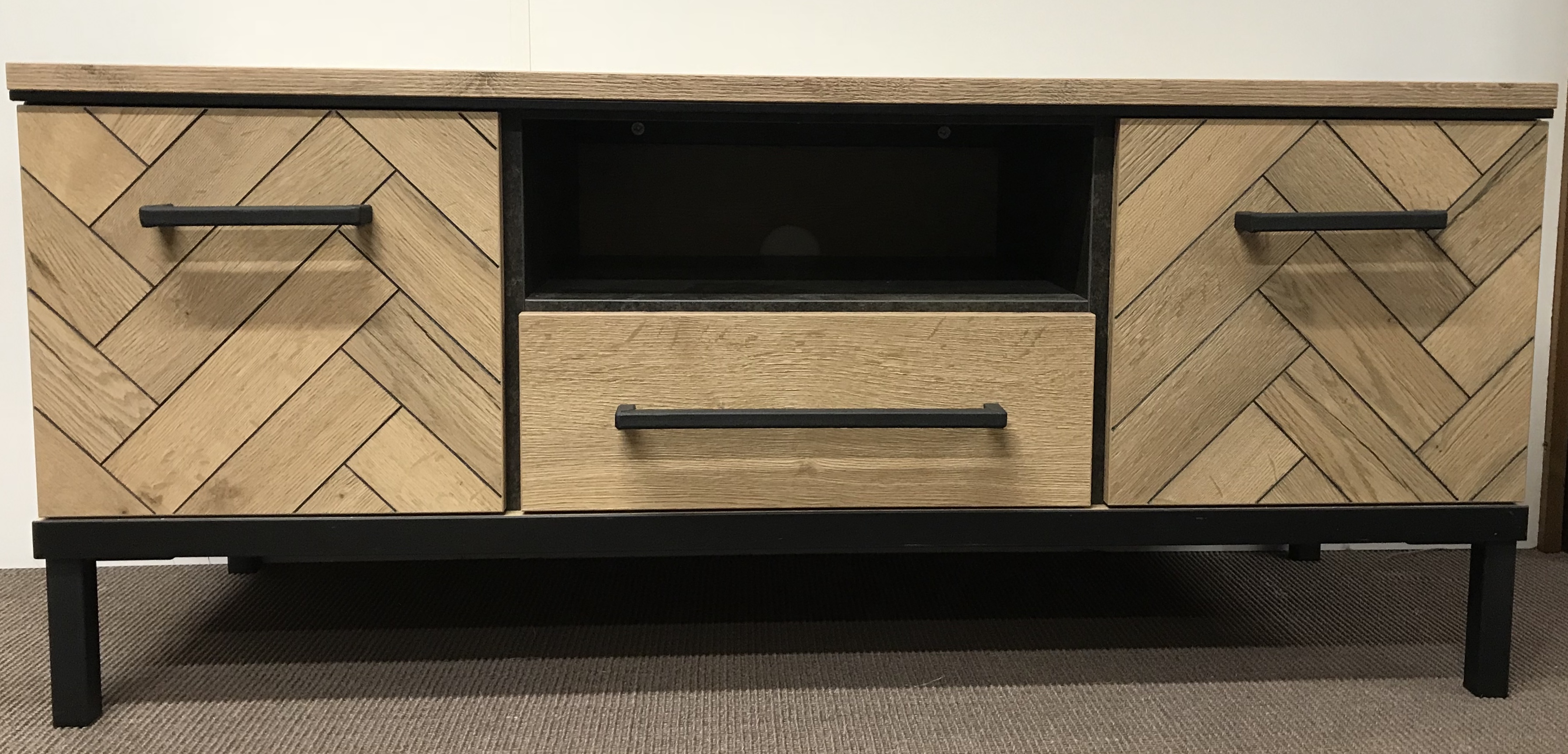 Afbeelding van Tv-kast Versus Afbeelding van Tv-kast Versus